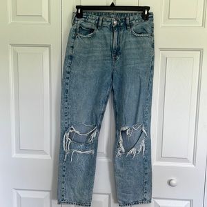 Woman’s American Eagle Mom Straight Jeans